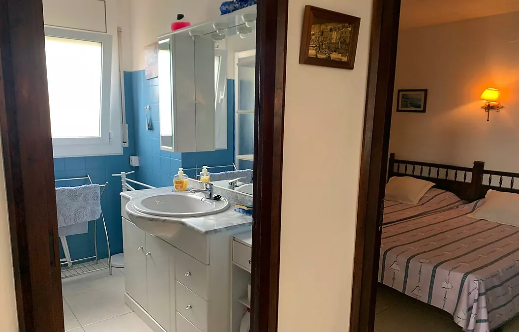 INCREÏBLE APARTAMENT A L'ÚLTIM PLANTA AMB VISTES AL MAR A ROSES, DAVANT DE LA PLATJA DE PALANGRERS