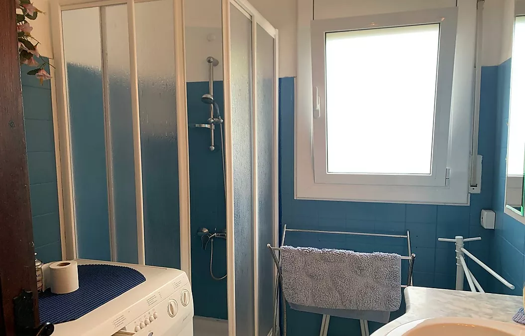 INCREÏBLE APARTAMENT A L'ÚLTIM PLANTA AMB VISTES AL MAR A ROSES, DAVANT DE LA PLATJA DE PALANGRERS