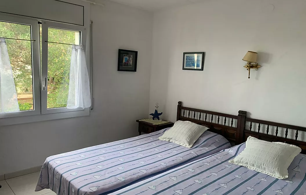 INCREÏBLE APARTAMENT A L'ÚLTIM PLANTA AMB VISTES AL MAR A ROSES, DAVANT DE LA PLATJA DE PALANGRERS