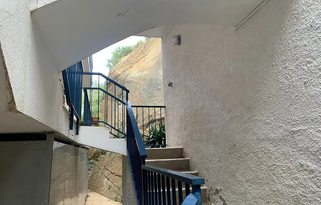 INCREÏBLE APARTAMENT A L'ÚLTIM PLANTA AMB VISTES AL MAR A ROSES, DAVANT DE LA PLATJA DE PALANGRERS