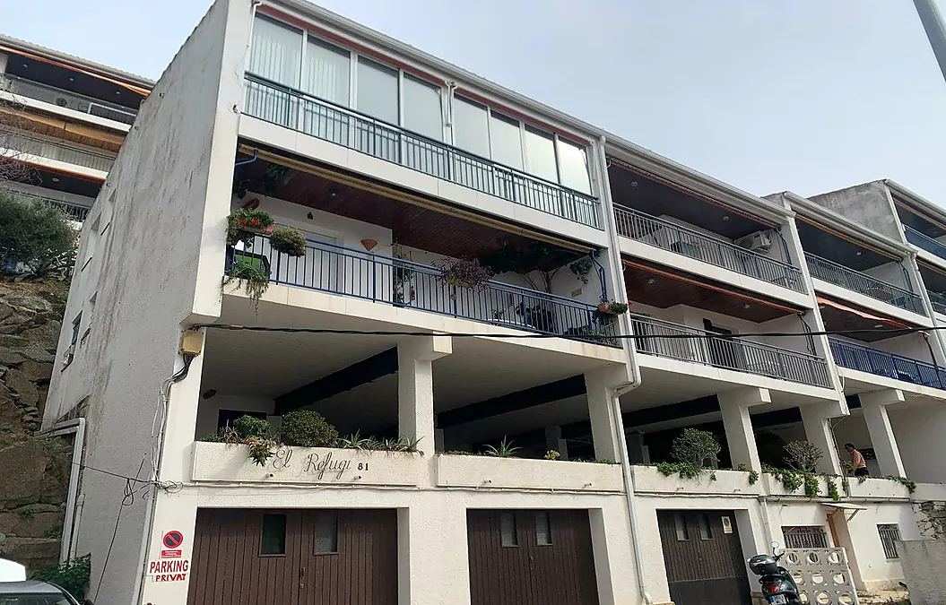 INCREÏBLE APARTAMENT A L'ÚLTIM PLANTA AMB VISTES AL MAR A ROSES, DAVANT DE LA PLATJA DE PALANGRERS