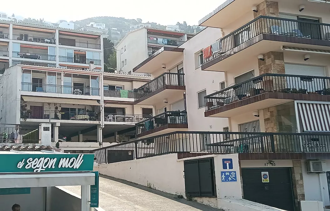 INCREÏBLE APARTAMENT A L'ÚLTIM PLANTA AMB VISTES AL MAR A ROSES, DAVANT DE LA PLATJA DE PALANGRERS