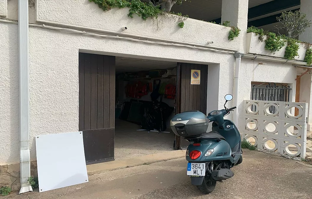 INCREÏBLE APARTAMENT A L'ÚLTIM PLANTA AMB VISTES AL MAR A ROSES, DAVANT DE LA PLATJA DE PALANGRERS