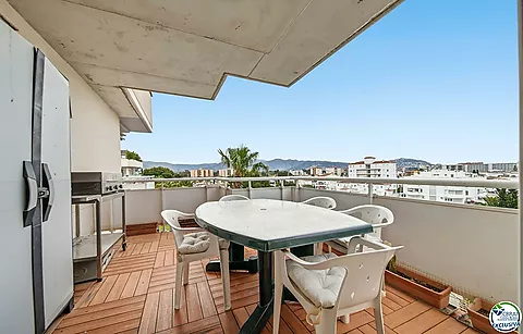 Ático de 61 m2, con 60 m2 de terraza-solarium, LICENCIA TURISTI.