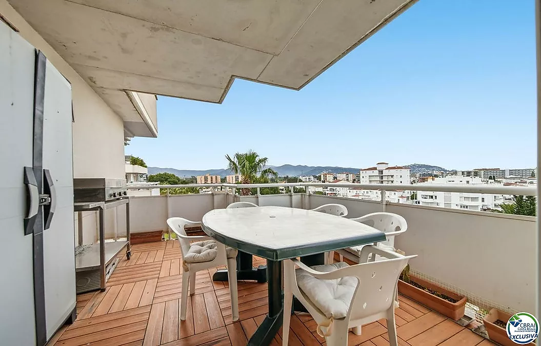 Attique 61 m², avec 60 m² de terrasses-solarium, LICENCE TOURISTI..