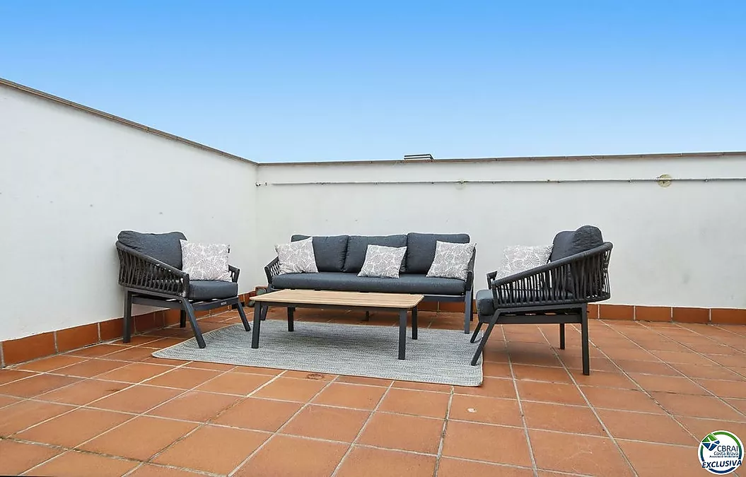 Attique 61 m², avec 60 m² de terrasses-solarium, LICENCE TOURISTI..