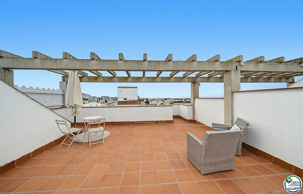 Attique 61 m², avec 60 m² de terrasses-solarium, LICENCE TOURISTI..