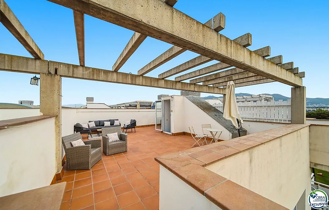 Attique 61 m², avec 60 m² de terrasses-solarium, LICENCE TOURISTI..