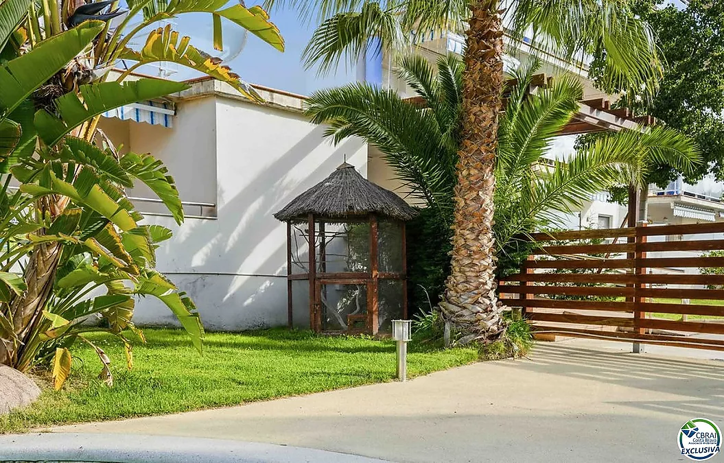 Attique 61 m², avec 60 m² de terrasses-solarium, LICENCE TOURISTI..