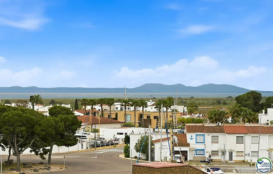 Attique 61 m², avec 60 m² de terrasses-solarium, LICENCE TOURISTI..