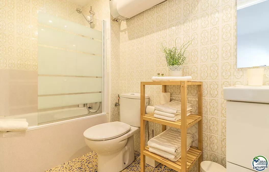 Large studio with tourist licence 50 m from the beach in Empuriabrava
