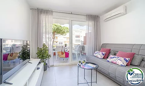 GRAN RESERVA  Magnificent renovated apartment with tourist license, close to the beach and with communal pools and gardens