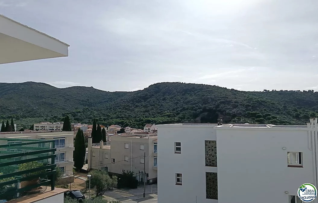 BONIC PIS AMB VISTA MAR EN MAS OLIVA ROSES