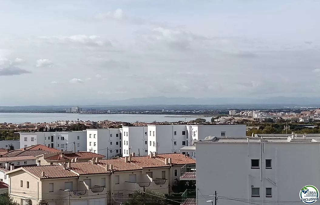 BONIC PIS AMB VISTA MAR EN MAS OLIVA ROSES