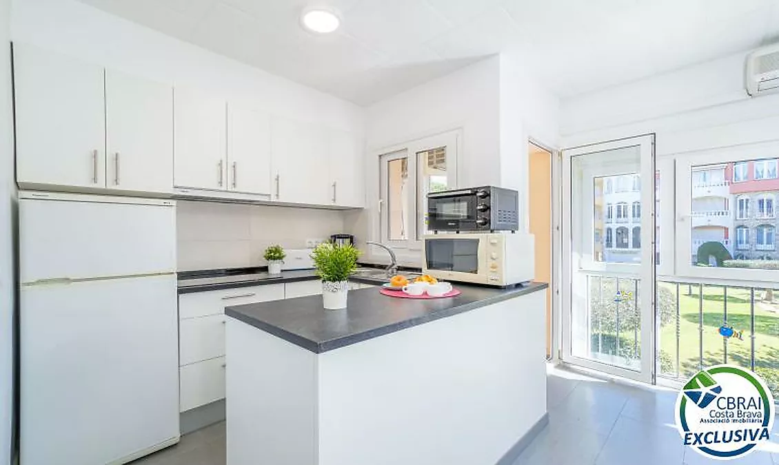 GRAN RESERVA Modern renovated apartment with swimming pools and spacious communal gardens