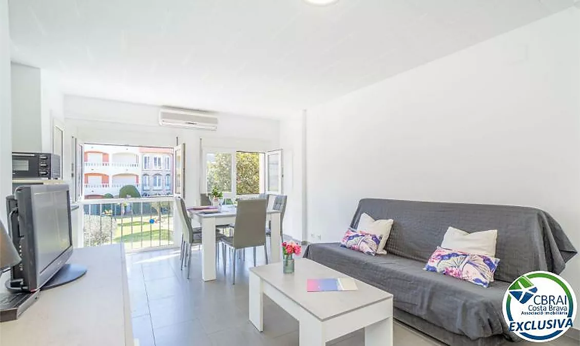 GRAN RESERVA Modern renovated apartment with swimming pools and spacious communal gardens