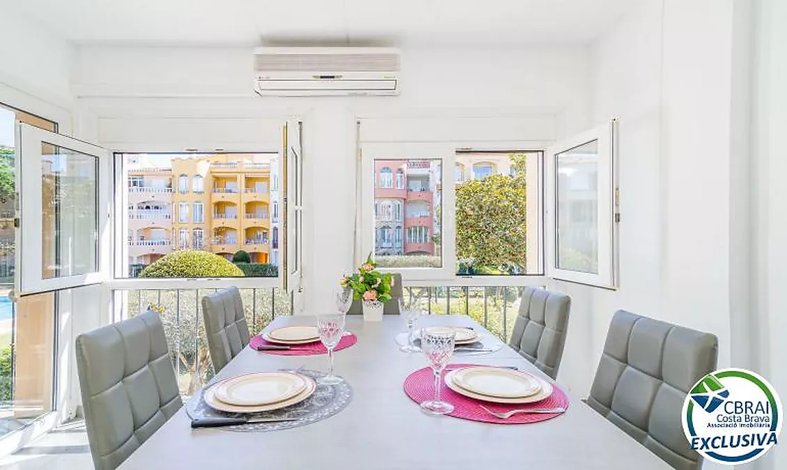 GRAN RESERVA Modern renovated apartment with swimming pools and spacious communal gardens