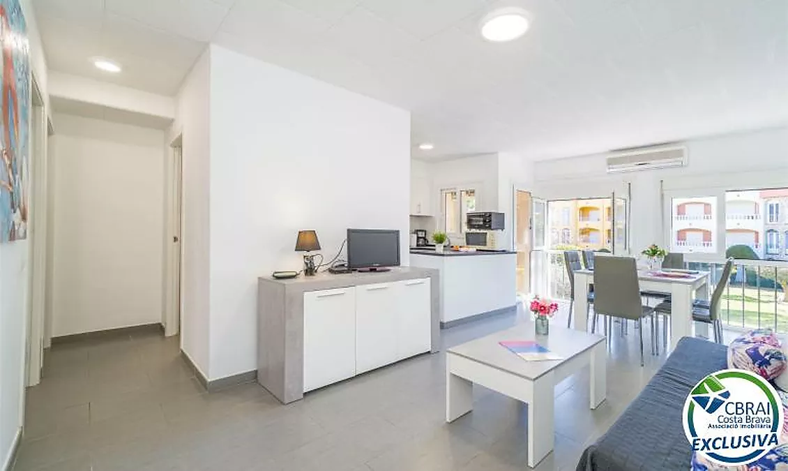 GRAN RESERVA Modern renovated apartment with swimming pools and spacious communal gardens