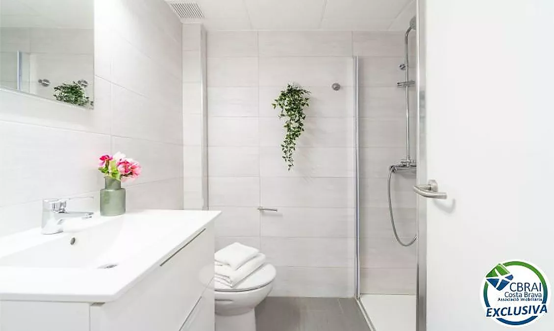 GRAN RESERVA Modern renovated apartment with swimming pools and spacious communal gardens