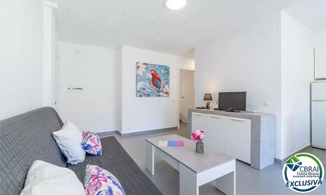 GRAN RESERVA Modern renovated apartment with swimming pools and spacious communal gardens