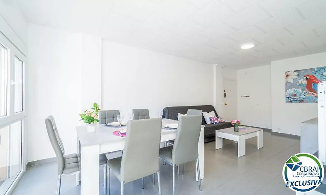 GRAN RESERVA Modern renovated apartment with swimming pools and spacious communal gardens