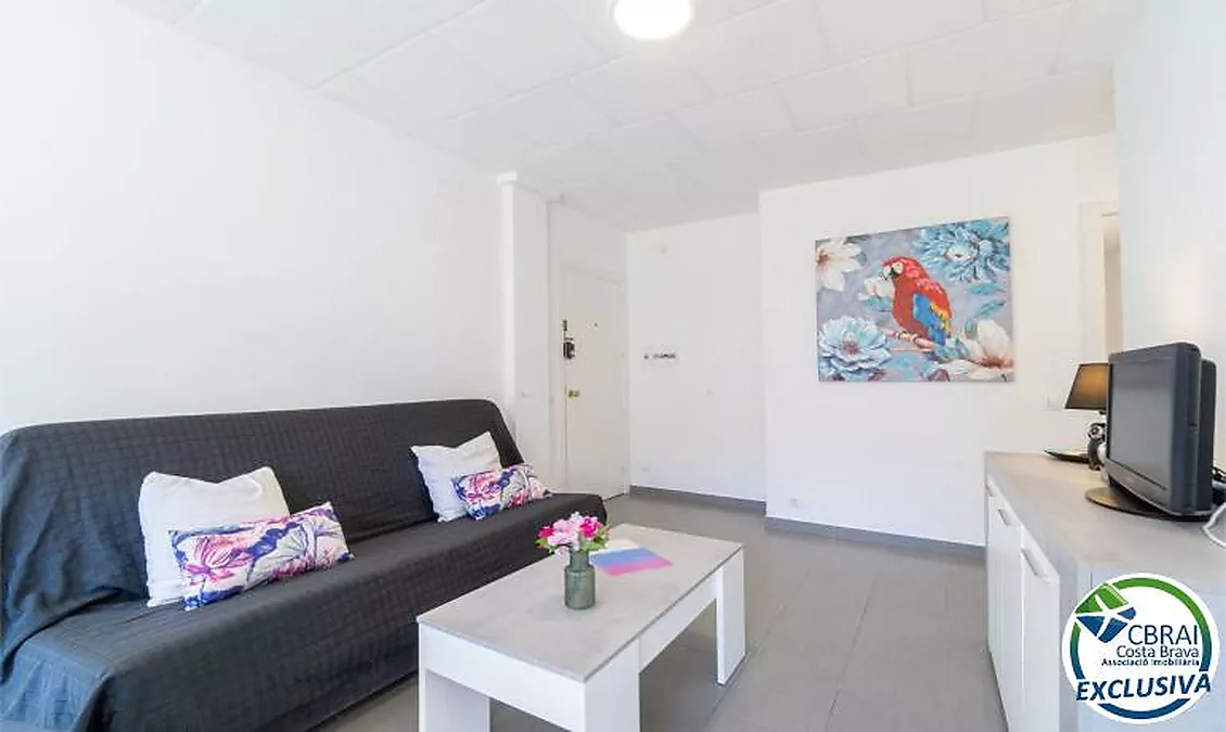 GRAN RESERVA Modern renovated apartment with swimming pools and spacious communal gardens