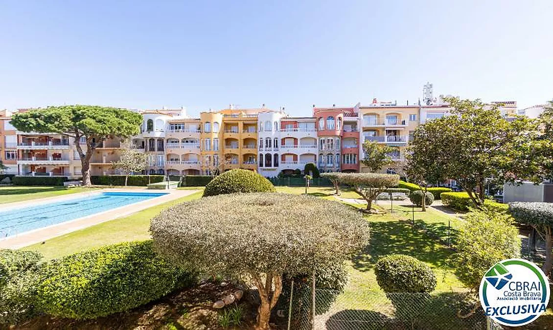 GRAN RESERVA Modern renovated apartment with swimming pools and spacious communal gardens