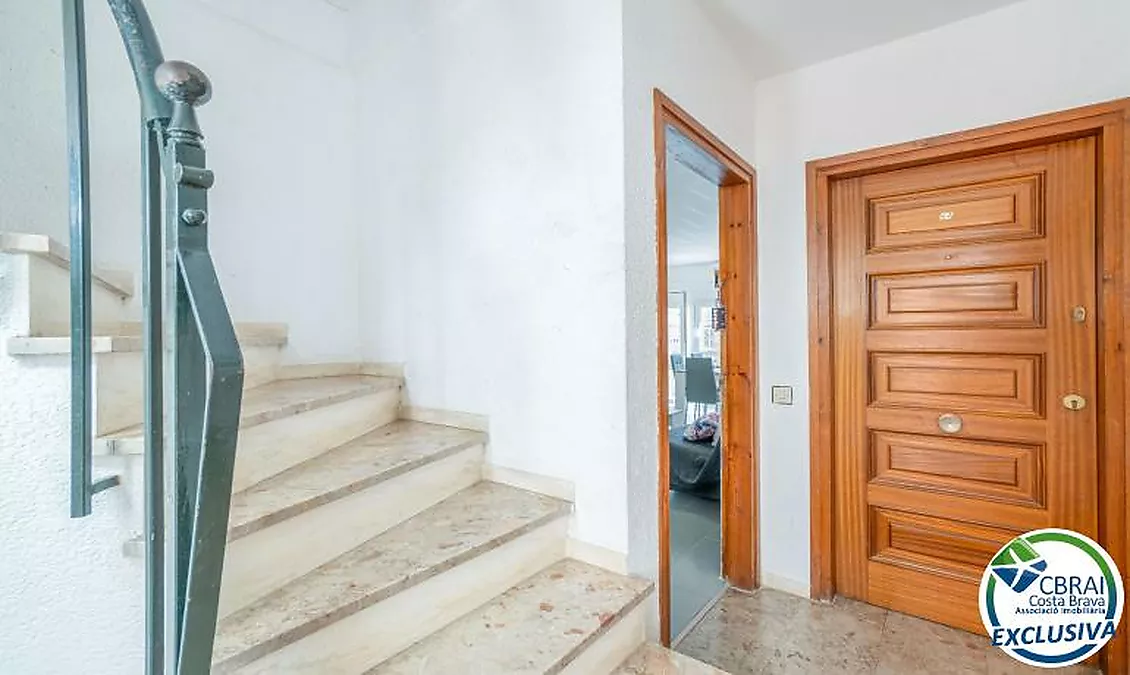 GRAN RESERVA Modern renovated apartment with swimming pools and spacious communal gardens
