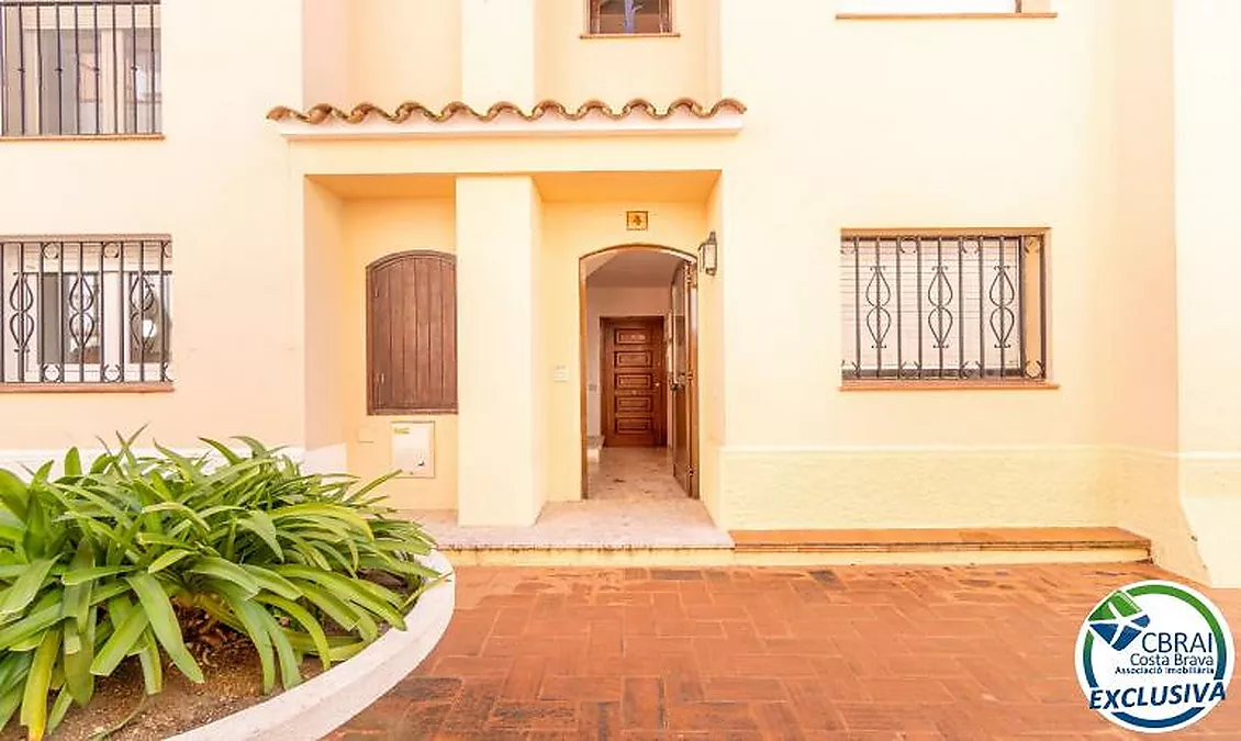 GRAN RESERVA Modern renovated apartment with swimming pools and spacious communal gardens