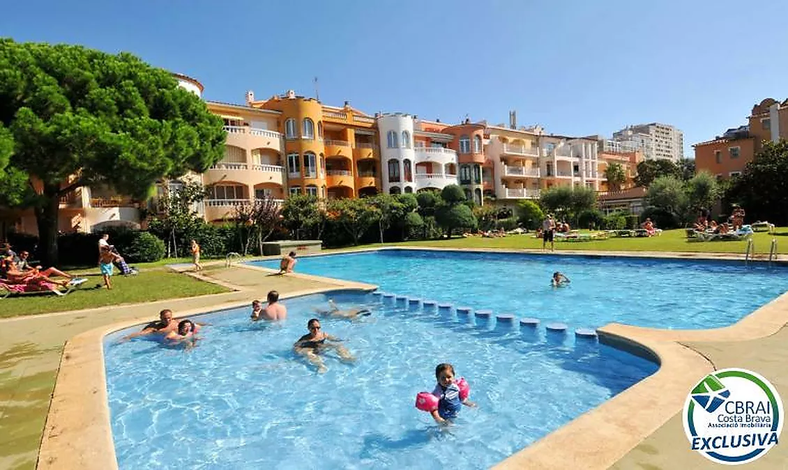 GRAN RESERVA Modern renovated apartment with swimming pools and spacious communal gardens