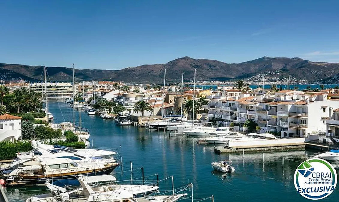 GRAN RESERVA Modern renovated apartment with swimming pools and spacious communal gardens