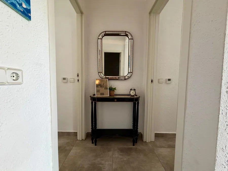 Wonderful holiday home with 4 bedrooms, 3 bathrooms and a beautiful outdoor area with a large pool.