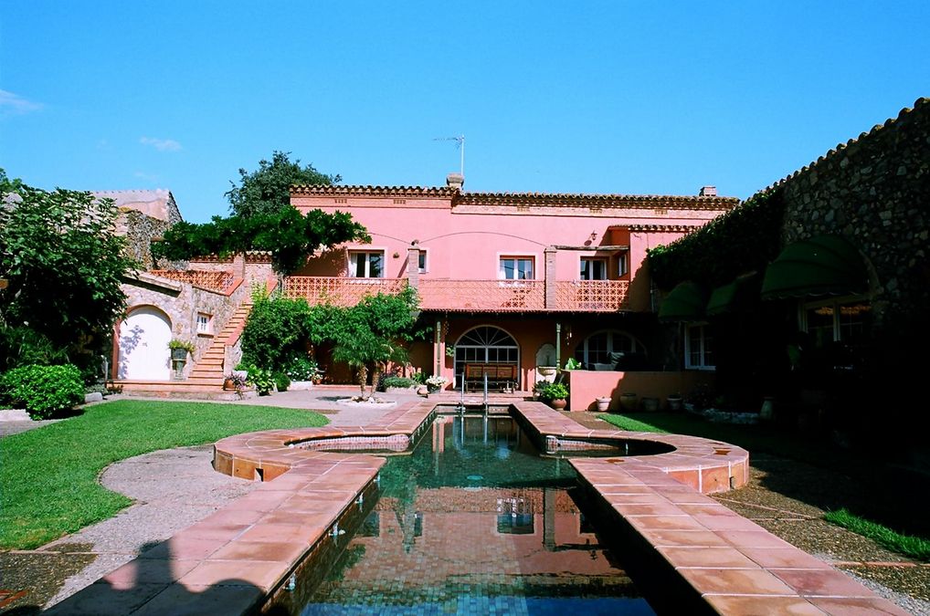 8 Km von Roses an der Costa Brava, beeindruckendes Rustikales Haus mit großem Grundstück