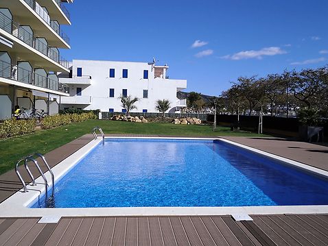 Baie de Rosas, deuxième ligne de mer, haut standing, piscine