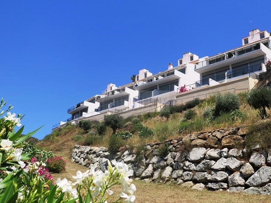 For sale: modern house in L´Almadraba with beautiful view and near the beach