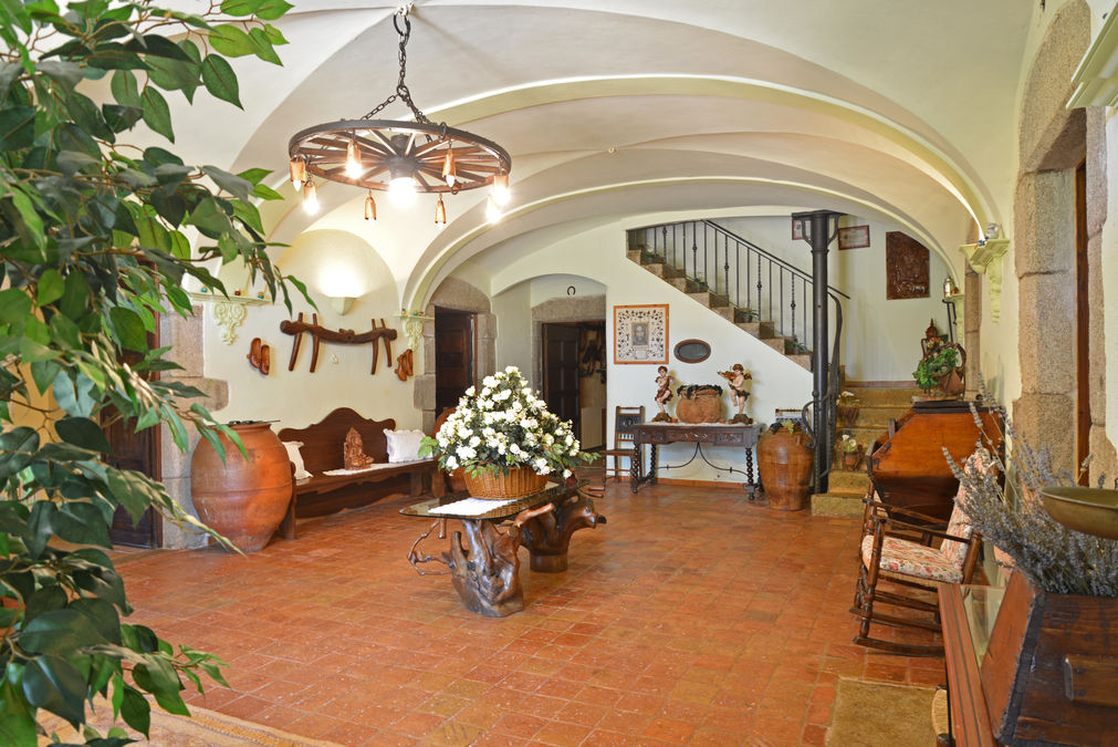 For sale 17th century farmhouse in Catalan style in the Baix Emporda area