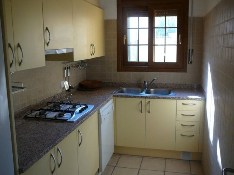 House with great potential, divided into two flats, ideal for renting.