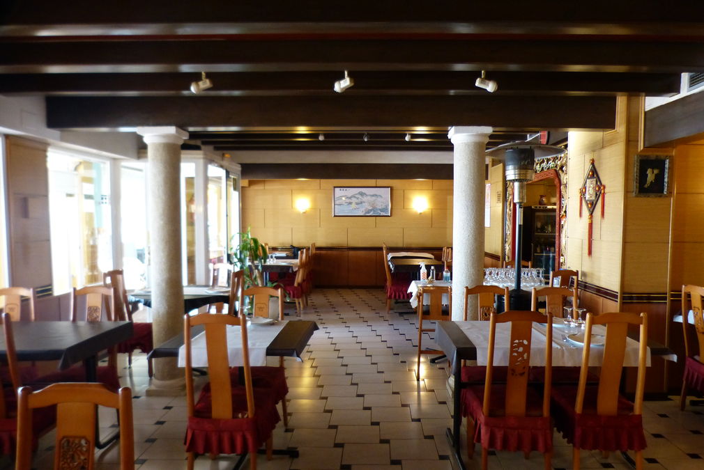 Restaurant furnished 50 m from the beach is offered for sale.