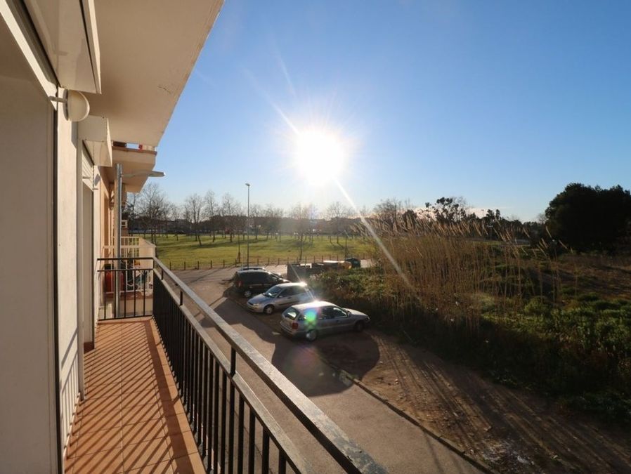 Apartment 3 bedrooms for sale in Roses. Very bright, 550 m from the beach
