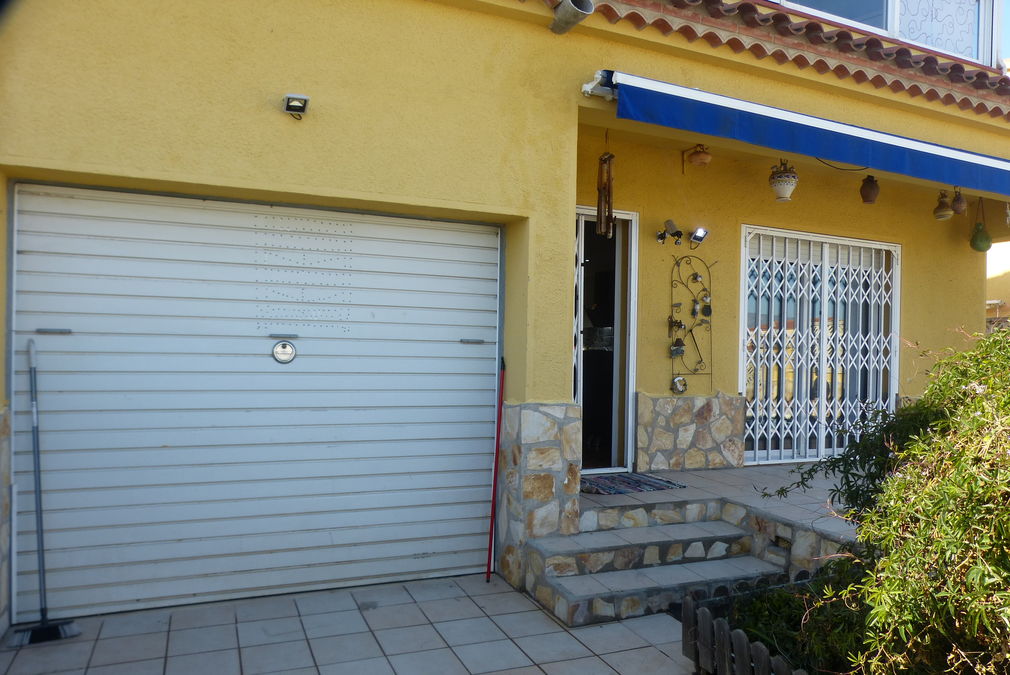 Family house in Empuria on 145sqm and 441sqm plot with many extras for sale
