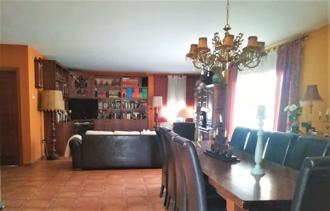 Charming single-family house on 400 sqm in Palau Saverdera with wonderful plot for sale
