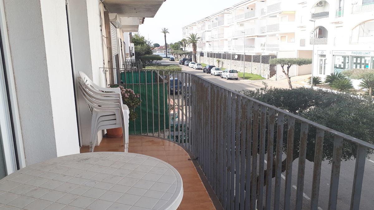 1 bedroom apartment for sale in the center of Empuriabrava, near the beach