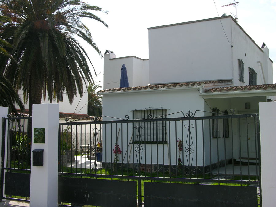 House for sale in Empuriabrava with 4 apartments, ideal investment