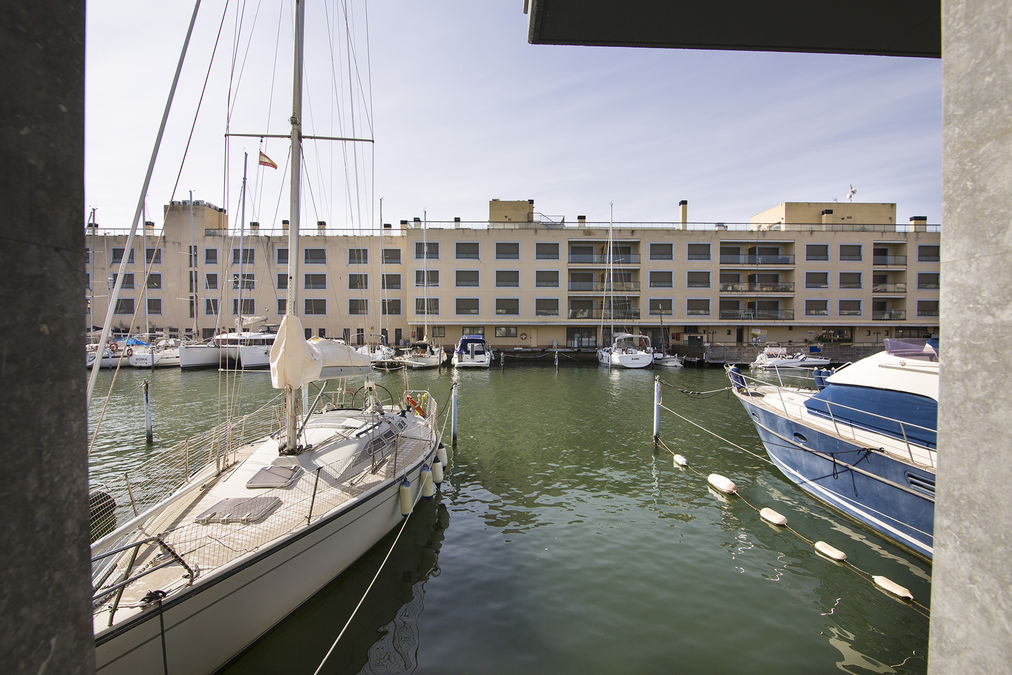 Magnifique terrain de 153 m2 au canal de Port Moxo avec amarre pour catamaran 12x8 et vues spectaculaires. 