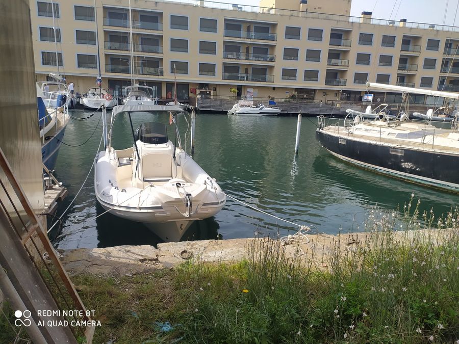 Bonic terreny de 153 m2 a canal Port Moxo amb amarratge de catamarà de 12x8 i vistes espectaculars 