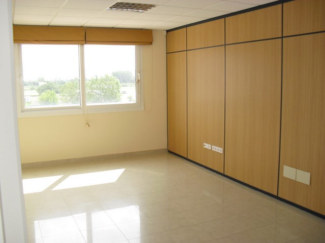 Empuriabrava, for sale 2 office floors, 240m2 each one, interesting price