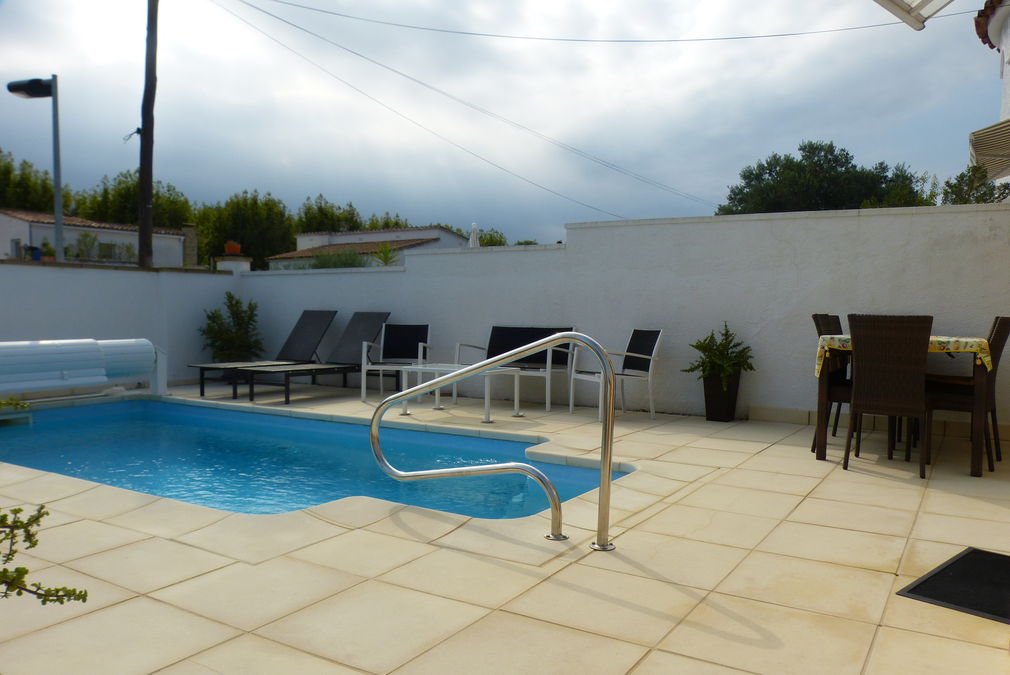 Schönes, gepflegtes Haus zu verkaufen, mit Pool und in einer sehr ruhigen Gegend in Empuriabrava, sehr gute Gelegenheit