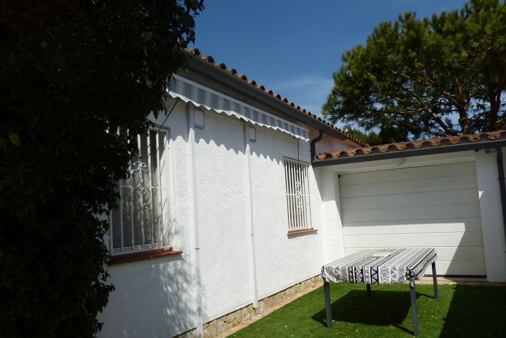 Nice well-kept house for sale, with pool and in a very quiet area in Empuriabrava, very good opportunity