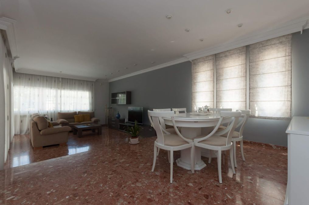 House for sale in Roses, Urbanization Mas Matas, 600 m from the beach.