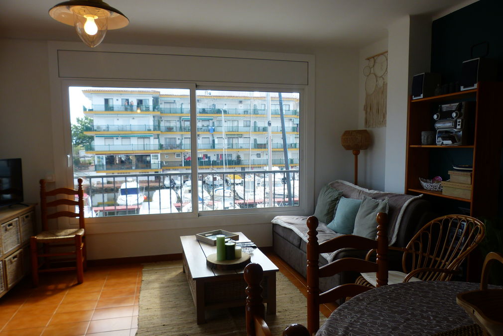 For sale apartment with canal view in the Port Moxo area